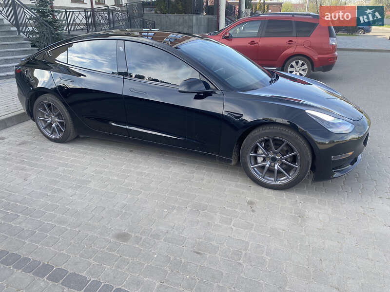 Седан Tesla Model 3 2019 в Шептицькому