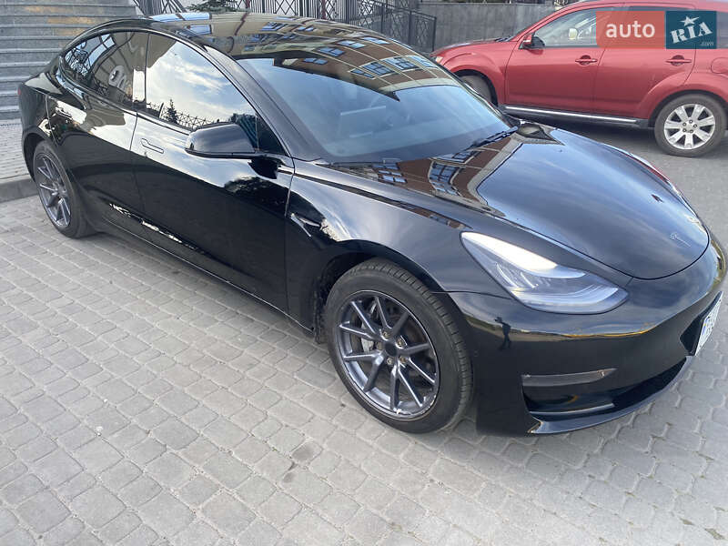 Седан Tesla Model 3 2019 в Шептицькому
