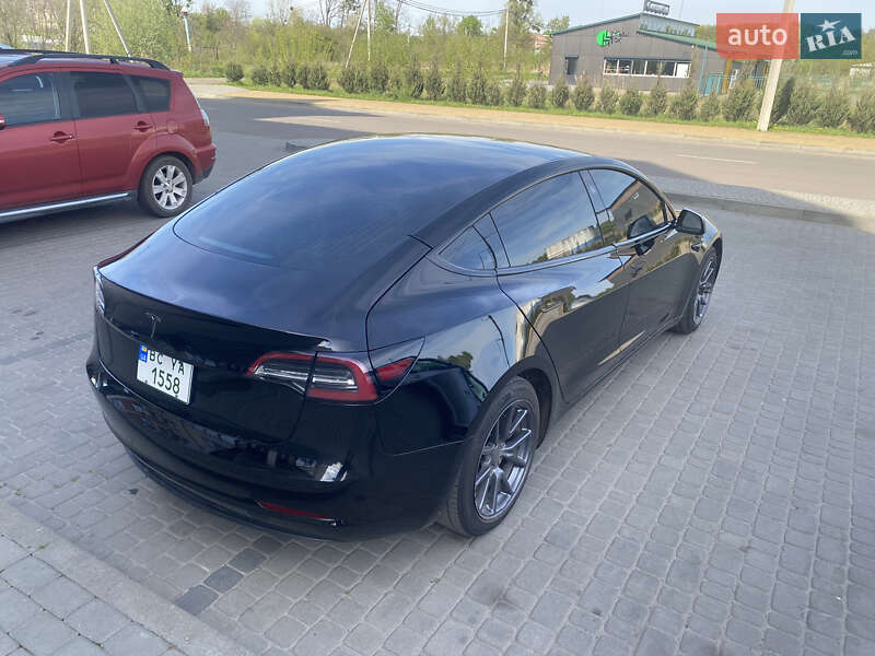 Седан Tesla Model 3 2019 в Шептицькому