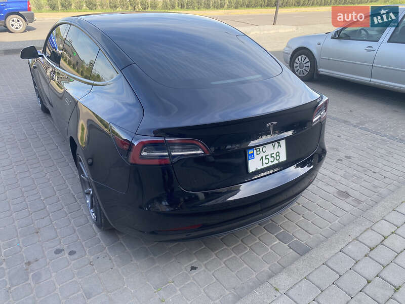 Седан Tesla Model 3 2019 в Шептицькому