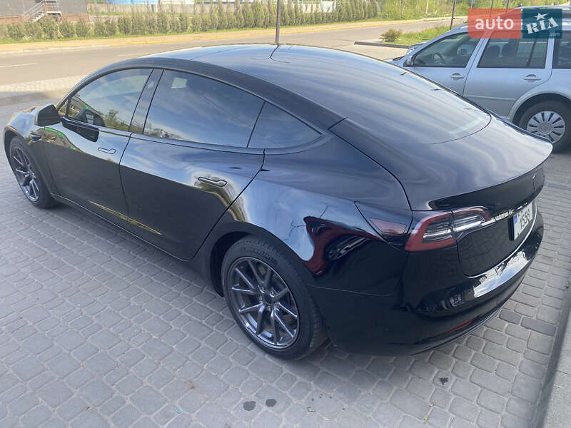 Седан Tesla Model 3 2019 в Шептицькому