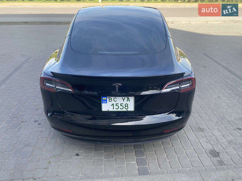 Седан Tesla Model 3 2019 в Шептицькому