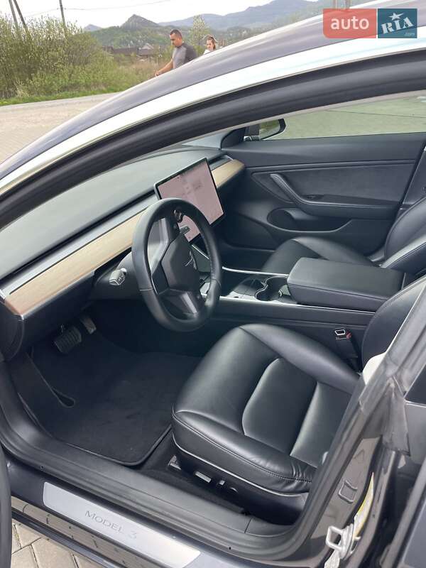Седан Tesla Model 3 2018 в Хусті