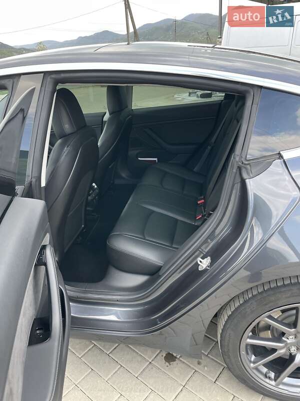 Седан Tesla Model 3 2018 в Хусті