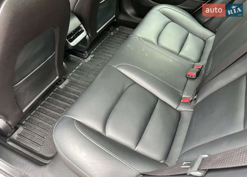 Седан Tesla Model 3 2018 в Киеве