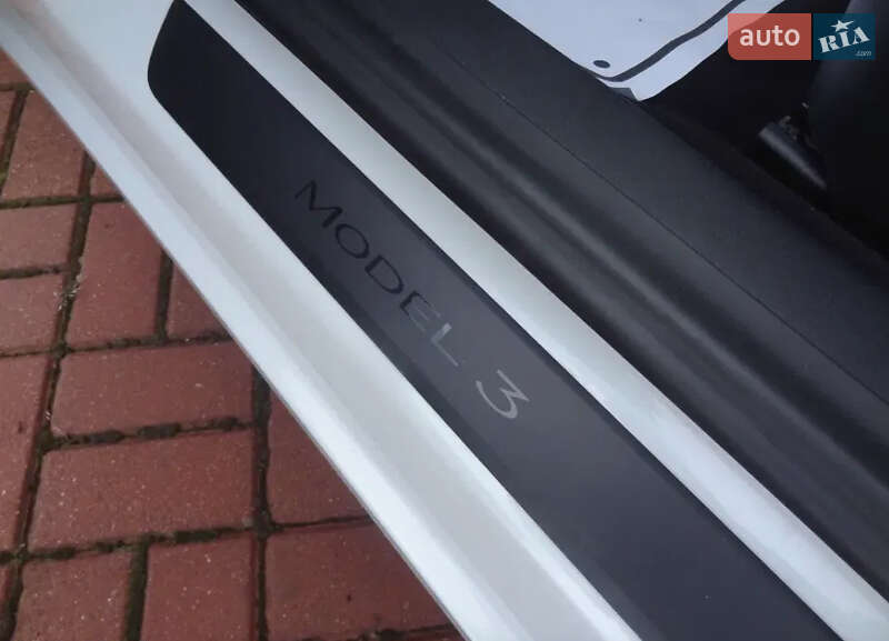 Седан Tesla Model 3 2018 в Києві