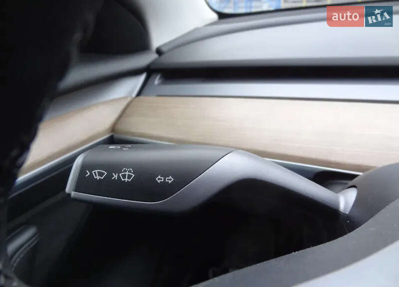Седан Tesla Model 3 2018 в Києві
