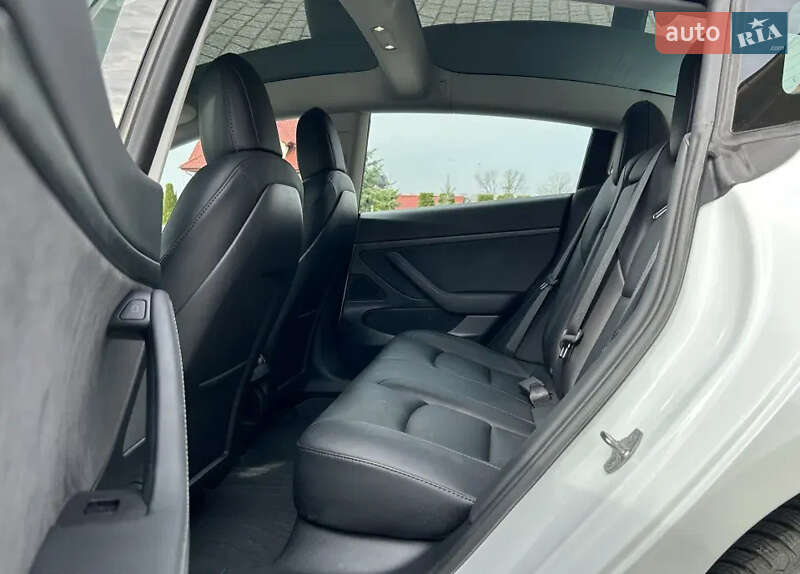 Седан Tesla Model 3 2018 в Києві