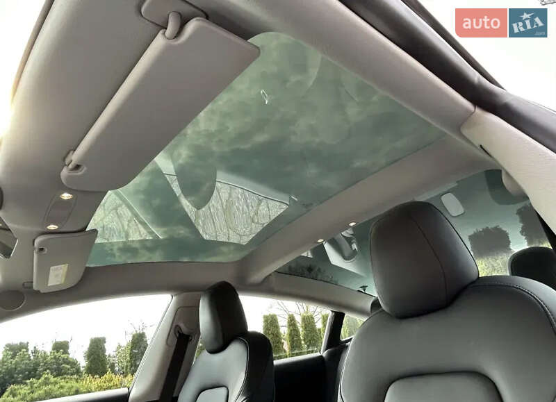 Седан Tesla Model 3 2018 в Киеве
