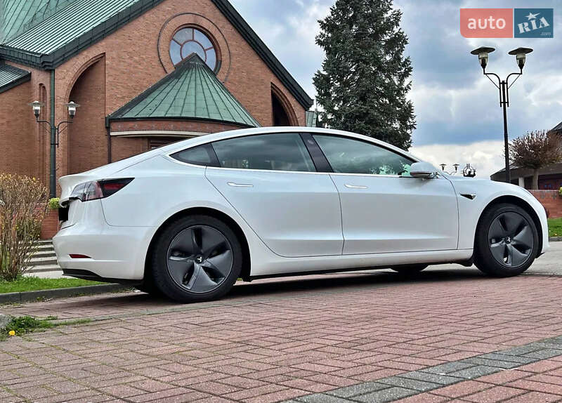 Седан Tesla Model 3 2018 в Киеве