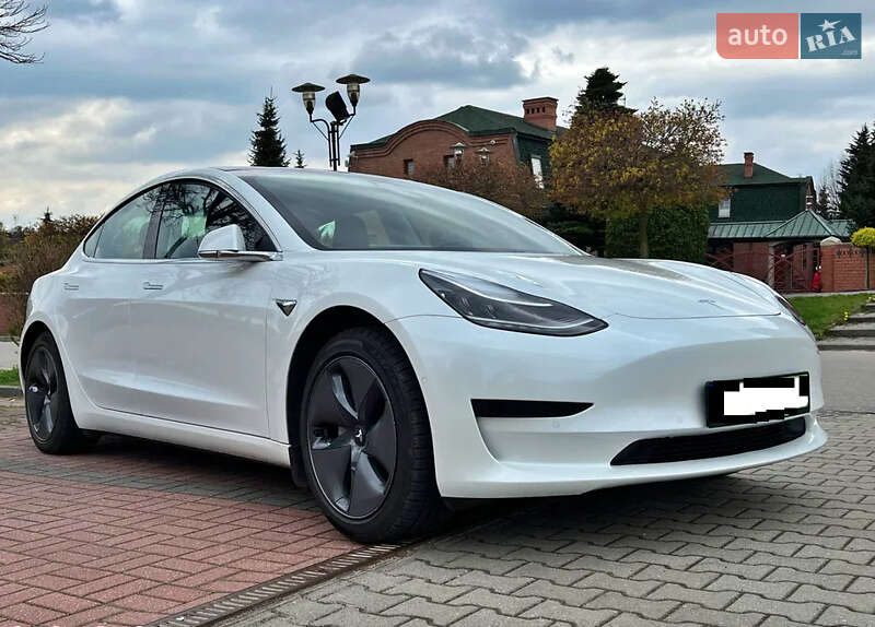 Седан Tesla Model 3 2018 в Києві