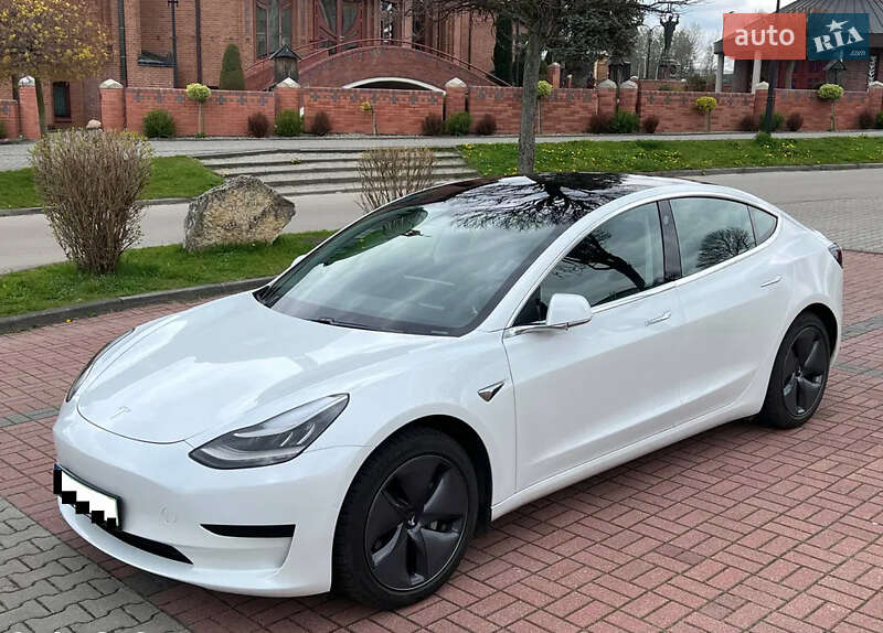Седан Tesla Model 3 2018 в Києві
