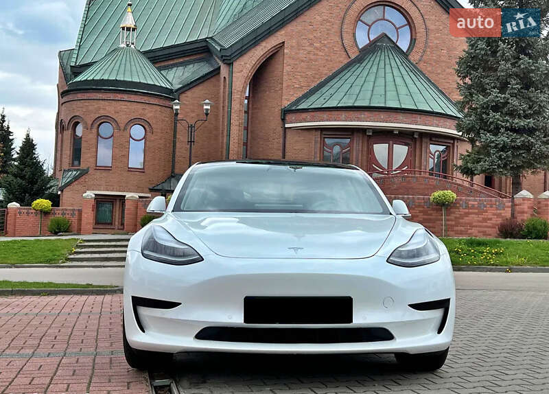 Седан Tesla Model 3 2018 в Киеве