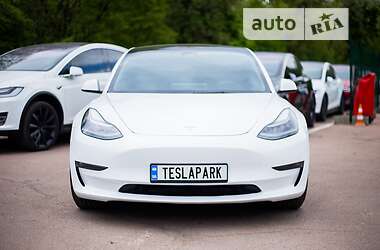 Седан Tesla Model 3 2021 в 