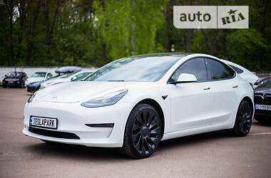 Седан Tesla Model 3 2021 в 