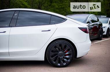 Седан Tesla Model 3 2021 в 