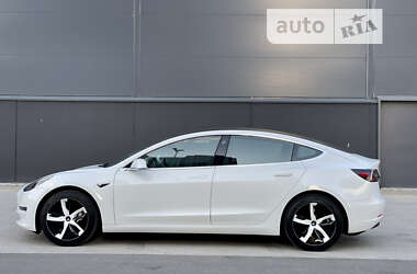 Седан Tesla Model 3 2020 в 