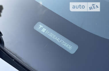 Седан Tesla Model 3 2020 в 