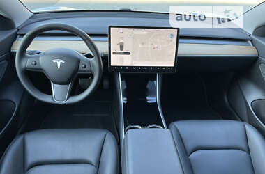 Седан Tesla Model 3 2020 в 