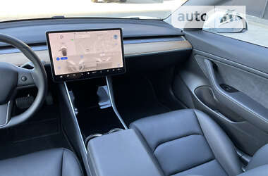Седан Tesla Model 3 2020 в 
