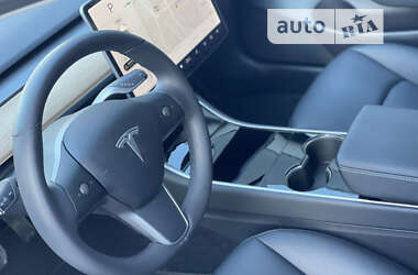 Седан Tesla Model 3 2020 в 