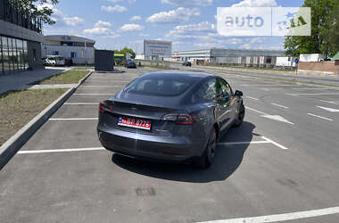Седан Tesla Model 3 2021 в 