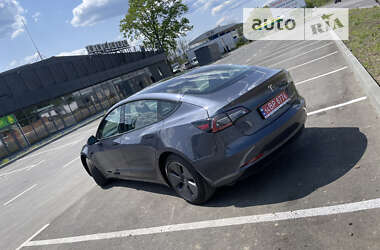 Седан Tesla Model 3 2021 в 