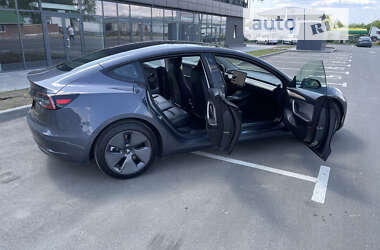 Седан Tesla Model 3 2021 в 