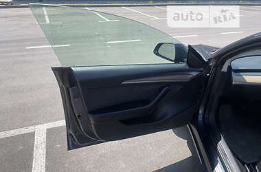 Седан Tesla Model 3 2021 в 