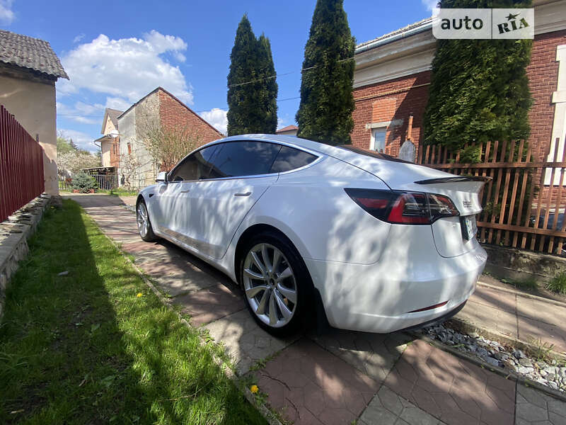 Седан Tesla Model 3 2018 в Самборі