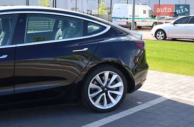 Седан Tesla Model 3 2019 в Мукачево
