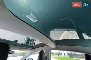 Седан Tesla Model 3 2019 в Мукачево
