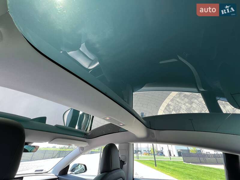 Седан Tesla Model 3 2019 в Мукачево
