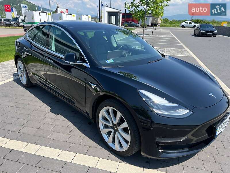 Седан Tesla Model 3 2019 в Мукачево