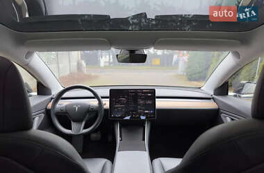 Седан Tesla Model 3 2019 в Львове