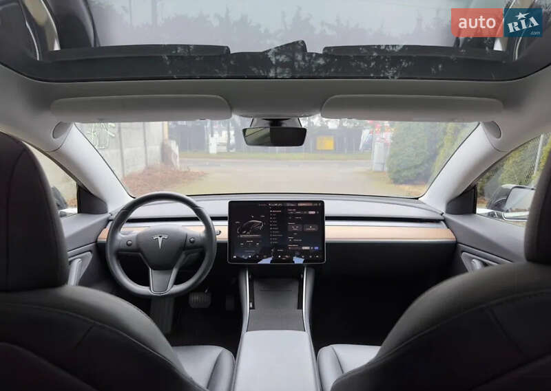 Седан Tesla Model 3 2019 в Львові