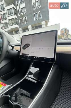 Седан Tesla Model 3 2020 в Львове