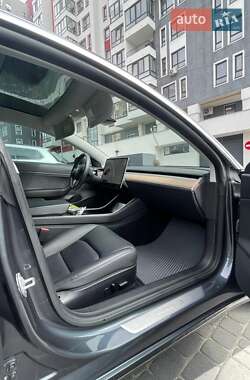Седан Tesla Model 3 2020 в Львове