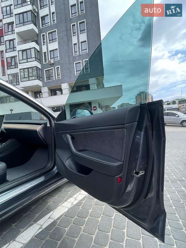 Седан Tesla Model 3 2020 в Львове