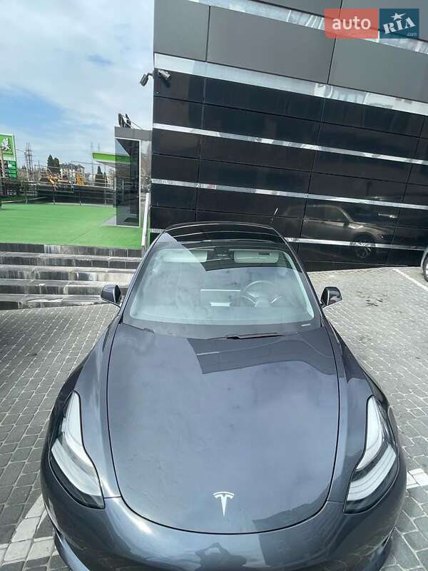 Седан Tesla Model 3 2020 в Львове