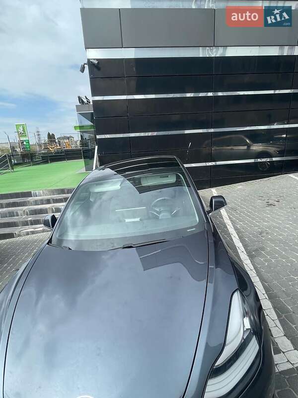 Седан Tesla Model 3 2020 в Львове