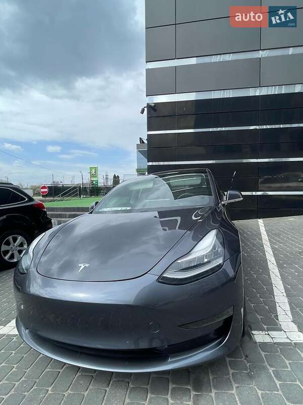 Седан Tesla Model 3 2020 в Львове