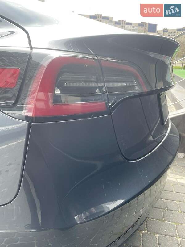 Седан Tesla Model 3 2020 в Львове