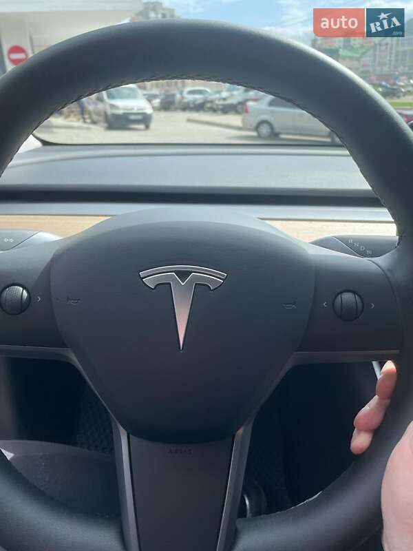 Седан Tesla Model 3 2020 в Львове