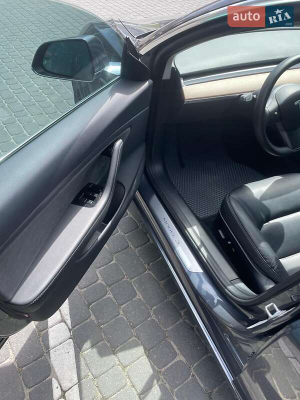 Седан Tesla Model 3 2020 в Львове