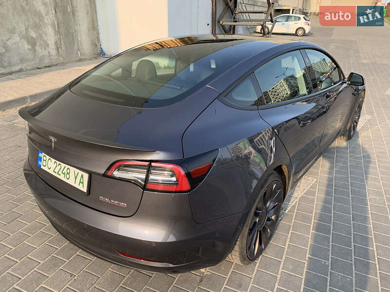 Седан Tesla Model 3 2021 в Львове