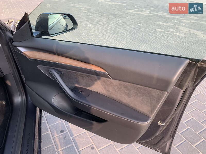 Седан Tesla Model 3 2021 в Львове