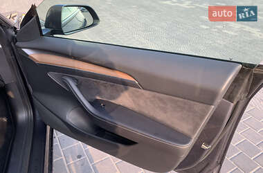 Седан Tesla Model 3 2021 в 