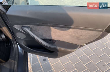 Седан Tesla Model 3 2021 в 