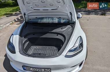 Седан Tesla Model 3 2020 в Рівному